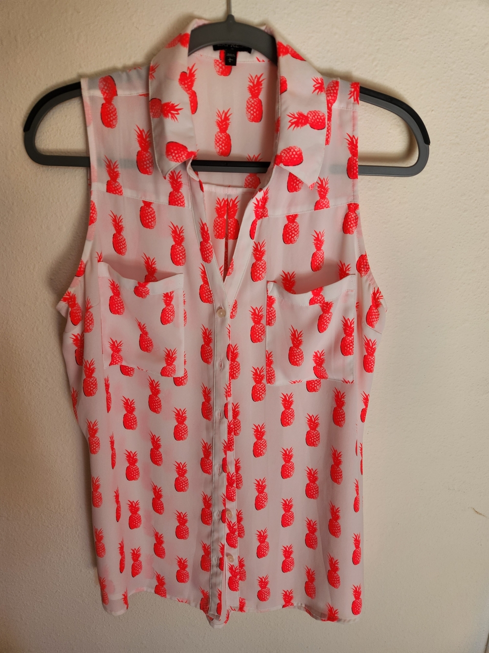 Express Sleeveless Pineapple Print Blouse - White with Bright Pink Print
